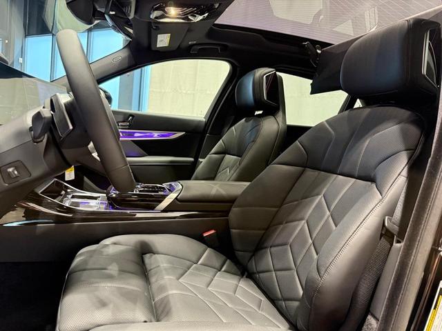 Photo of 2025 Black Sapphire Metallic BMW i7