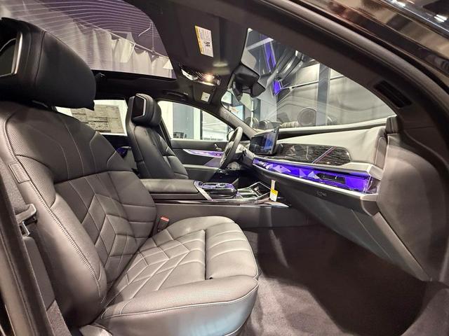 Photo of 2025 Black Sapphire Metallic BMW i7
