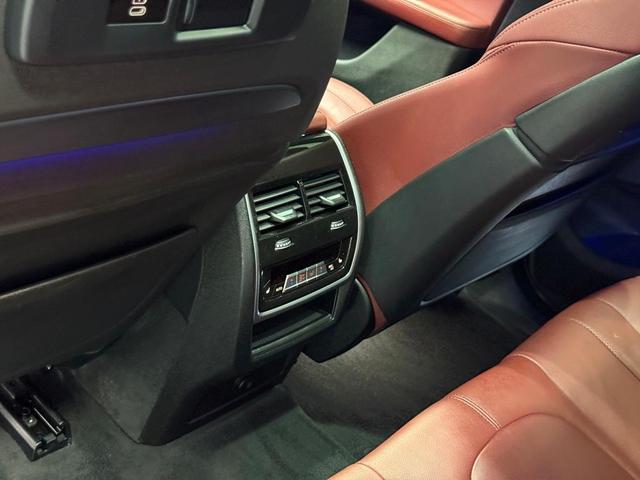 Photo of 2021 Mineral White Metallic BMW X6