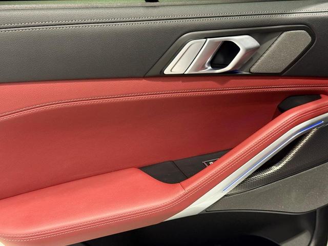Photo of 2021 Mineral White Metallic BMW X6