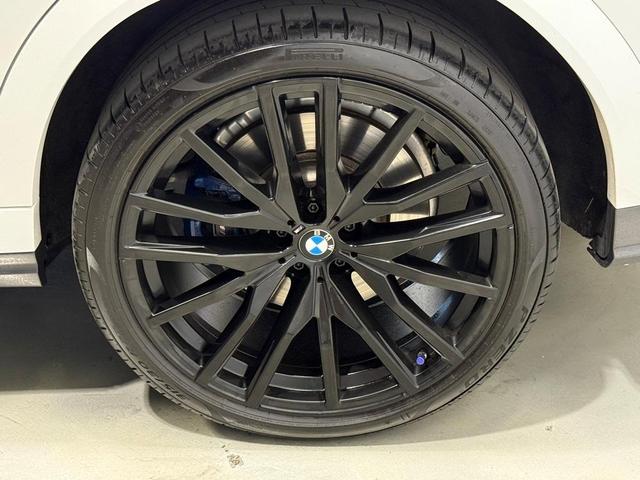 Photo of 2021 Mineral White Metallic BMW X6