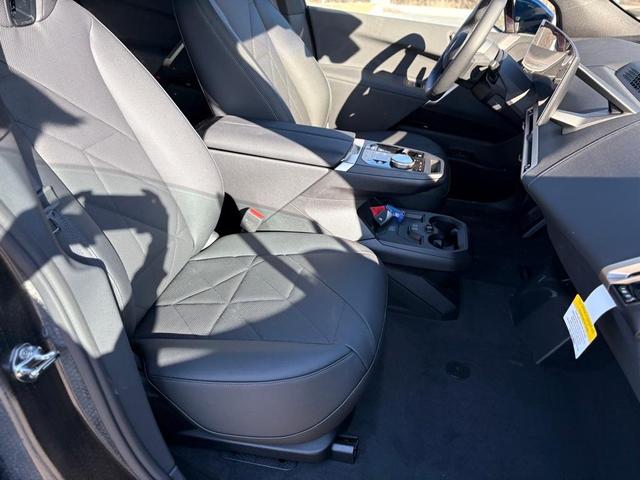 Photo of 2025 Phytonic Blue Metallic BMW iX