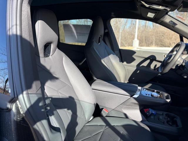 Photo of 2025 Phytonic Blue Metallic BMW iX