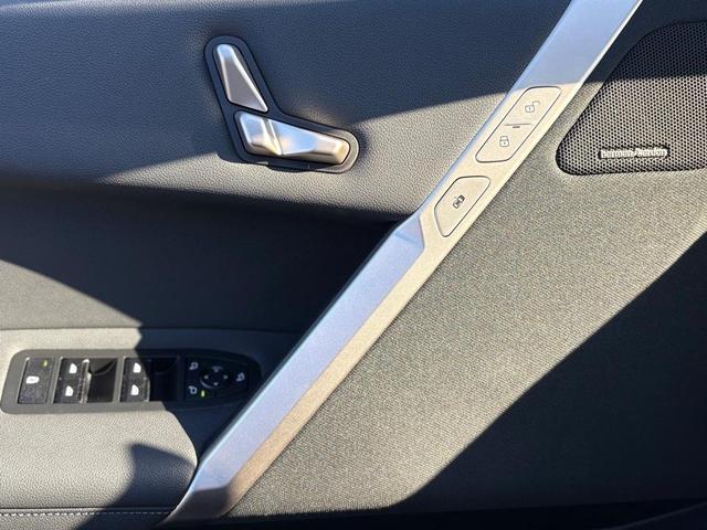 Photo of 2025 Phytonic Blue Metallic BMW iX