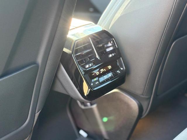 Photo of 2025 Phytonic Blue Metallic BMW iX