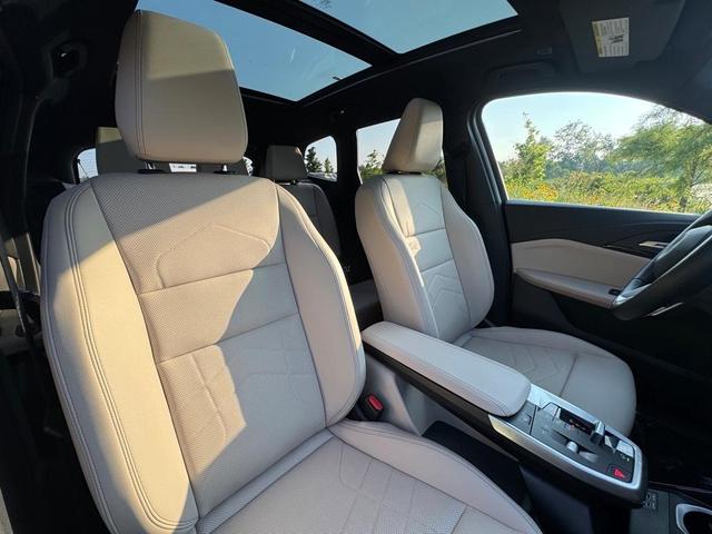 Photo of 2024 Mineral White Metallic BMW X1