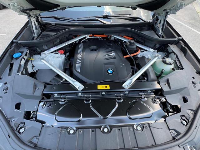 Photo of 2026 Mineral White Metallic BMW X5 PHEV