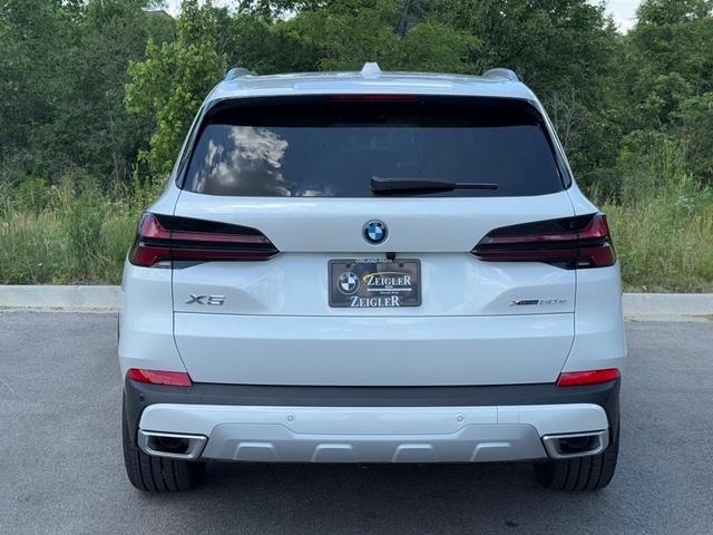 Photo of 2026 Mineral White Metallic BMW X5 PHEV