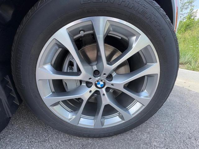 Photo of 2026 Mineral White Metallic BMW X5 PHEV