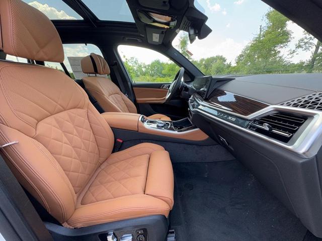 Photo of 2026 Mineral White Metallic BMW X5 PHEV