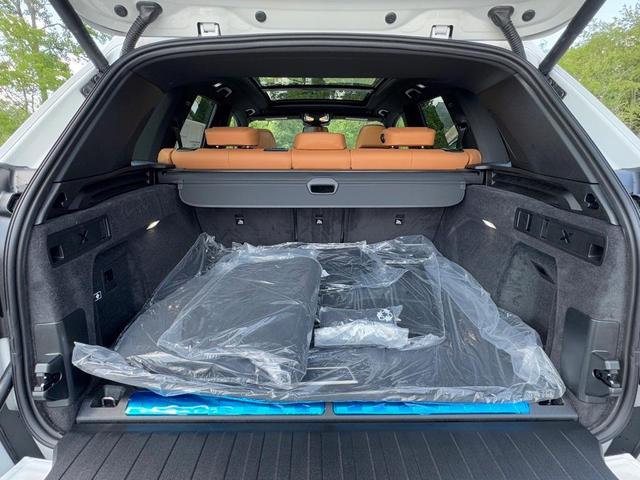 Photo of 2026 Mineral White Metallic BMW X5 PHEV