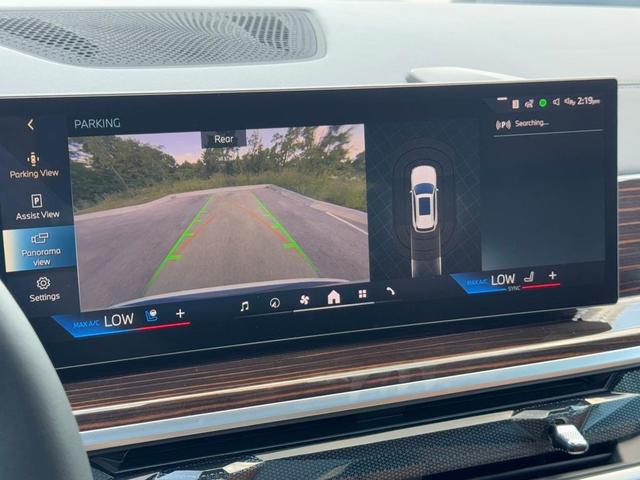 Photo of 2026 Mineral White Metallic BMW X5 PHEV