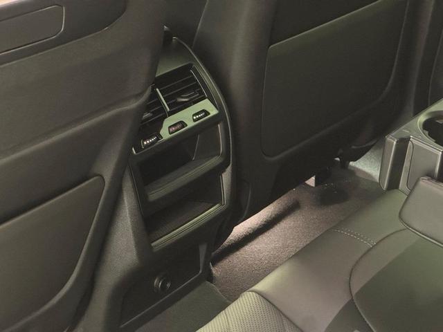Photo of 2026 Alpine White BMW X6