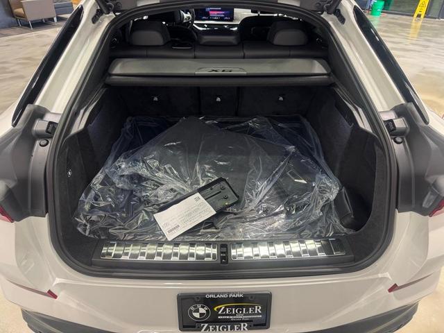 Photo of 2026 Alpine White BMW X6