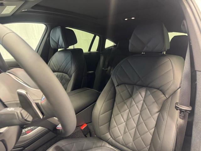 Photo of 2026 Alpine White BMW X6