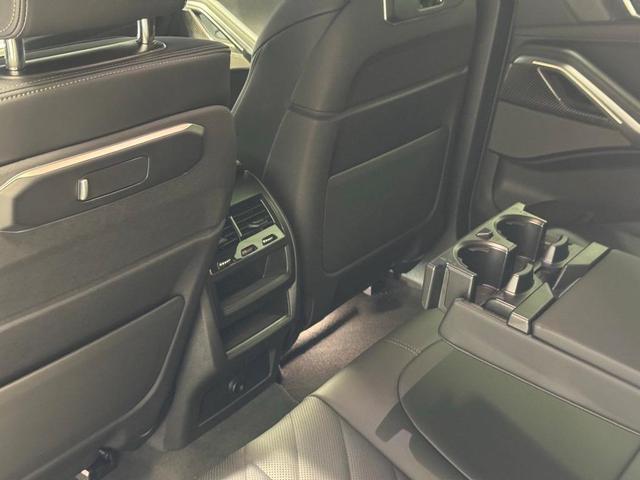 Photo of 2026 Alpine White BMW X6