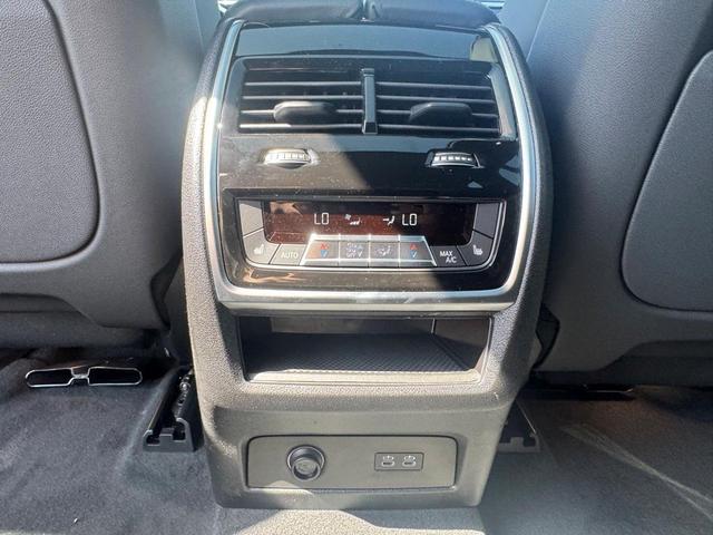 Photo of 2026 Black Sapphire Metallic BMW X7