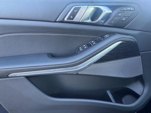 Photo of 2026 Black Sapphire Metallic BMW X7
