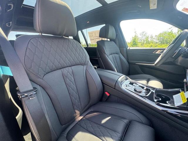 Photo of 2026 Black Sapphire Metallic BMW X7
