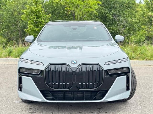 Photo of 2025 Brooklyn Gray Metallic BMW 760