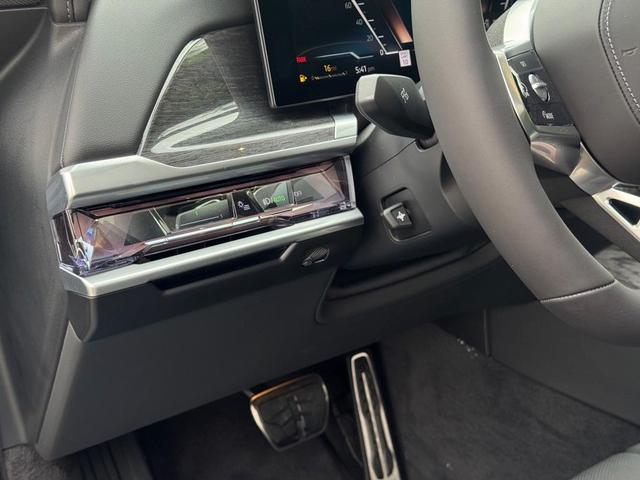 Photo of 2025 Brooklyn Gray Metallic BMW 760