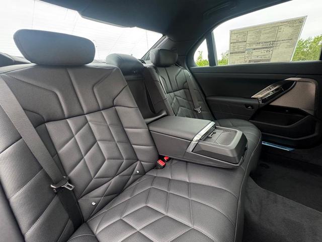 Photo of 2025 Brooklyn Gray Metallic BMW 760