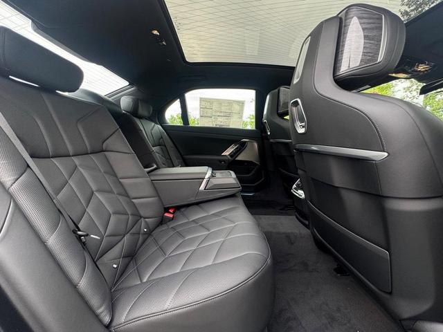 Photo of 2025 Brooklyn Gray Metallic BMW 760
