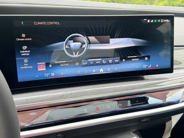 Photo of 2025 Brooklyn Gray Metallic BMW 760
