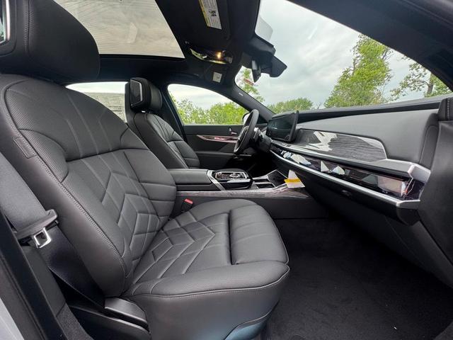 Photo of 2025 Brooklyn Gray Metallic BMW 760