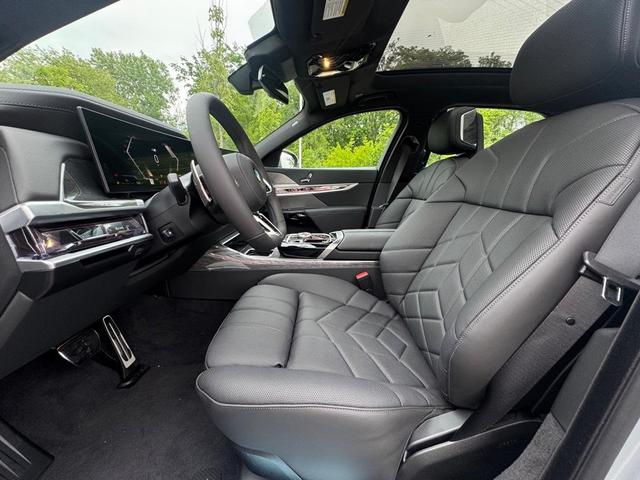 Photo of 2025 Brooklyn Gray Metallic BMW 760