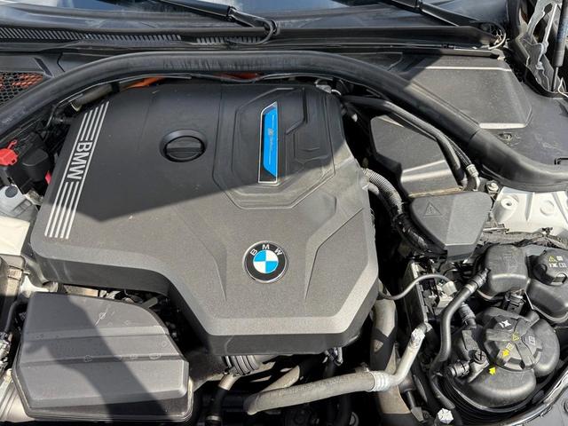 Photo of 2024 Mineral White Metallic BMW 330e