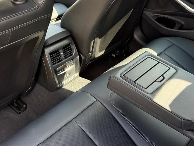Photo of 2024 Mineral White Metallic BMW 330e