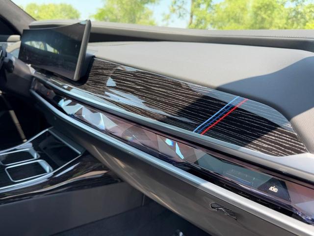 Photo of 2024 Aventurin Red Metallic BMW 760