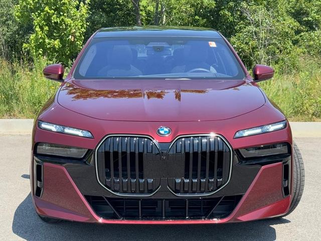 Photo of 2024 Aventurin Red Metallic BMW 760