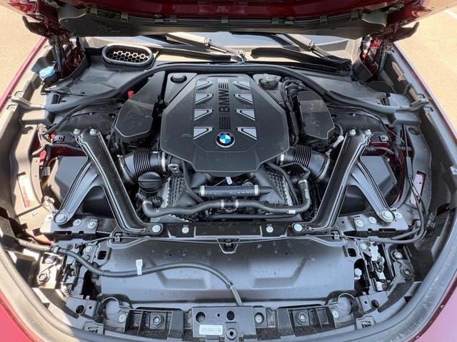 Photo of 2024 Aventurin Red Metallic BMW 760