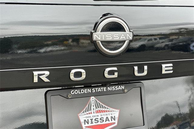 Photo of 2023 Super Black Nissan Rogue