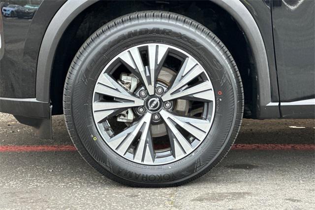 Photo of 2023 Super Black Nissan Rogue