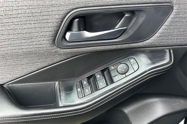 Photo of 2023 Super Black Nissan Rogue