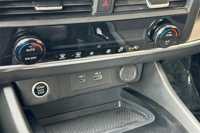 Photo of 2023 Super Black Nissan Rogue