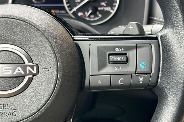 Photo of 2023 Super Black Nissan Rogue