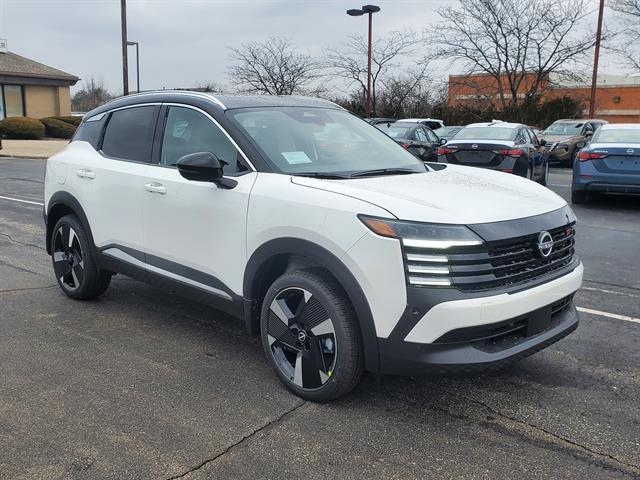 Photo of 2025 2t Wht Blk Roof Nissan Kicks