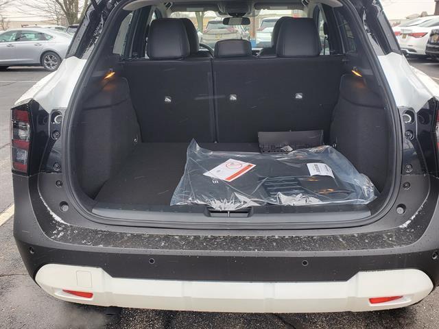 Photo of 2025 2t Wht Blk Roof Nissan Kicks