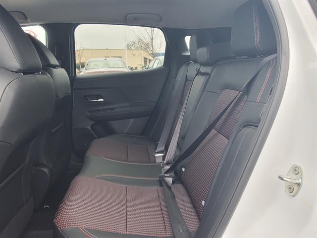 Photo of 2025 2t Wht Blk Roof Nissan Kicks