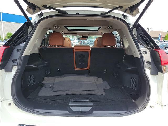 Photo of 2018 White Nissan Rogue