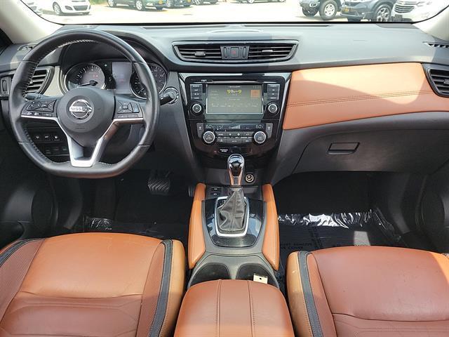 Photo of 2018 White Nissan Rogue
