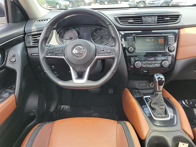 Photo of 2018 White Nissan Rogue
