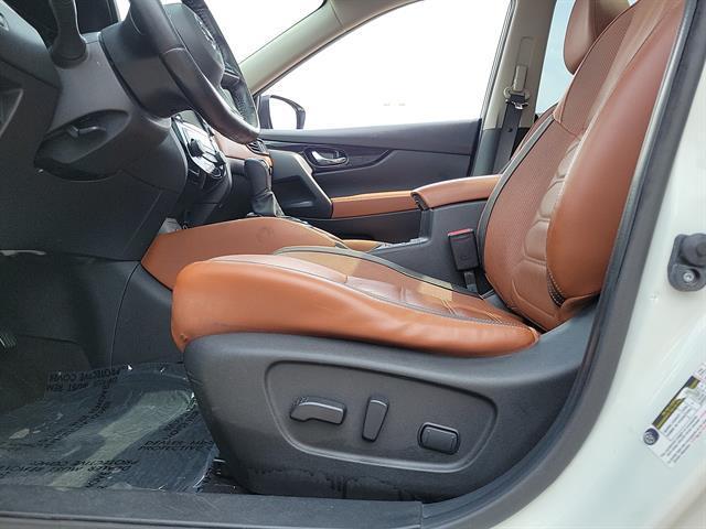 Photo of 2018 White Nissan Rogue