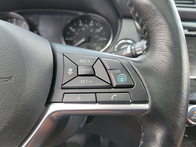Photo of 2018 White Nissan Rogue