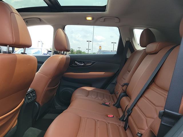 Photo of 2018 White Nissan Rogue
