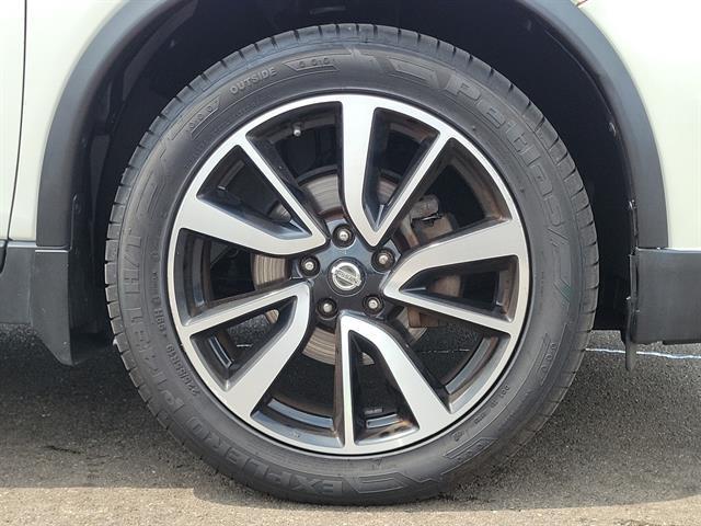 Photo of 2018 White Nissan Rogue